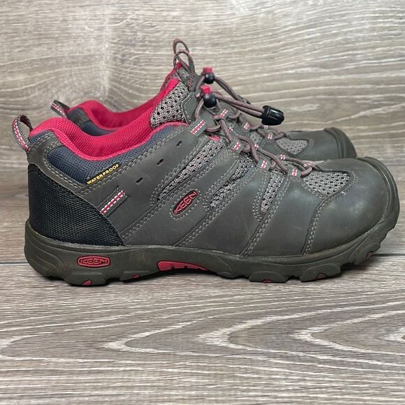 Keen Koven Low Top Youth Size 5 Gray Red Waterproof Hiking Boots - Picture 1 of 11